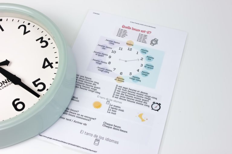 La hora. Descargables + Juego (Español, inglés y francés)