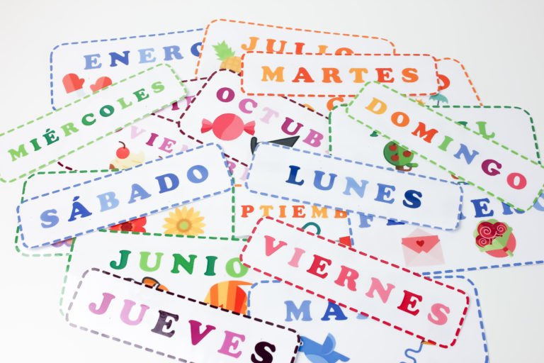 Días de la semana y meses del año, multilingüe.