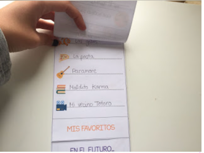 material-presentacion-autoconocimiento-multilingue-tarro-idiomas fichas-presentacion-multilingue-tarro-idiomas actividad-autorretrato-infantil-espanol-ingles-frances-catalan recurso-gratis-conocer-alumnado-tarro-idiomas materiales-gratuitos-aula-multilingue-tarro-idiomas recurso-personalizacion-alumnado-kumarket actividades-conocerse-autoconocimiento-tarro-idiomas material-descargable-gratis-presentacion-alumnado